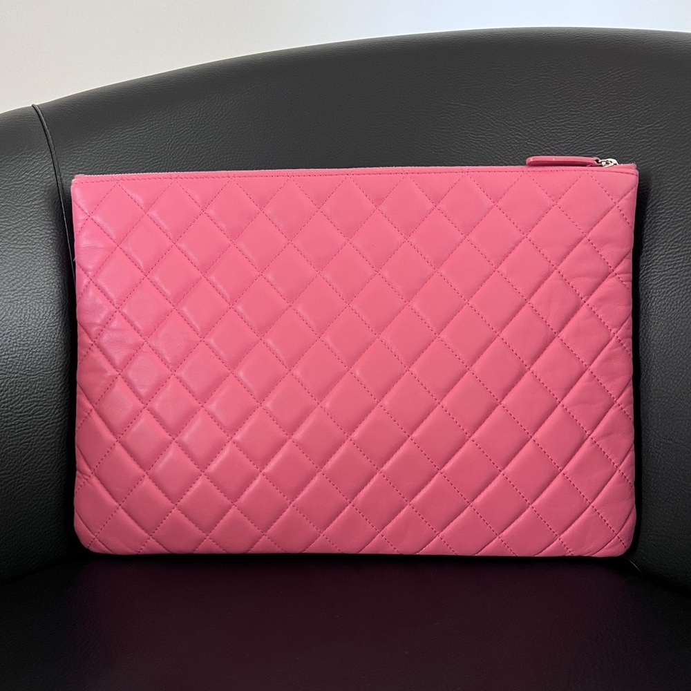 Auth Chanel Pink Classic Quilted Large Pouch -PreLoved - Picture 2 of 15